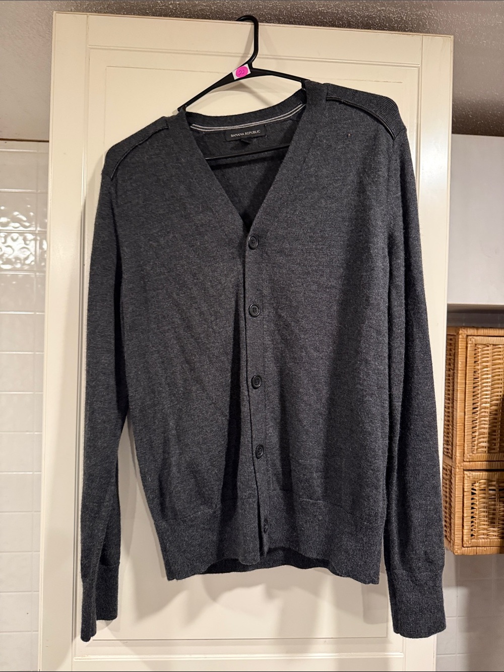 Banana Republic Men's Charcoal Gray V-Neck Button Cardigan size medium 7:28